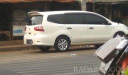 PKL di Jalan Raya Cileungsi Diperas Oknum Preman - JPNN.com