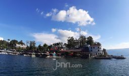 Luhut Minta Hentikan Polemik Wisata Halal di Danau Toba - JPNN.com