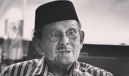 Unggah Foto BJ Habibie, Iwan Fals: Selamat Jalan, Pak - JPNN.com