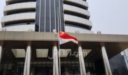 Pengibaran Bendera Setengah Tiang di KPK untuk Hormati Habibie - JPNN.com