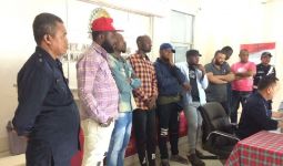 Imigrasi Tasikmalaya Amankan Delapan Pedagang Pakaian Asal Nigeria - JPNN.com