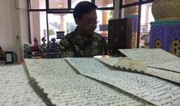 Sejarawan Pamer 10 Surat Tulisan Tangan RA Habibie Berisikan Kerinduan untuk BJ Habibie - JPNN.com