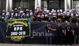 Jokowi Teken PP, Pegawai KPK Resmi Jadi ASN - JPNN.com