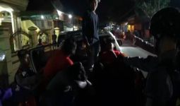 Gerombolan Pemuda Kaget Digerebek Pasukan Bersenjata di Pos Kamling - JPNN.com