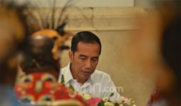 Sebaiknya Jokowi Temui 2 Orang Tua Ini, Minta Saran soal Konflik Papua - JPNN.com