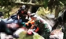 Jasad Pria Membusuk Ditemukan di Kawasan Gunung Halimun Salak - JPNN.com