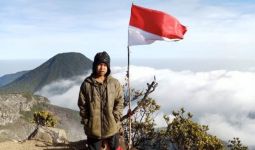 Fayyadh si Pendaki Cilik, Disambut Butiran Es di Puncak Gunung Gede - JPNN.com