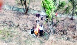 Mayat Wanita Berbaju Kotak-Kotak Merah Ditemukan di Tol Cipularang - JPNN.com