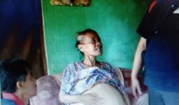 Tolong, Wanita Renta Ini Menderita Penyakit Perut Buncit - JPNN.com