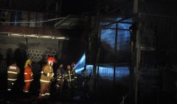 Gudang Paralon di Sukabumi Terbakar, Warga Panik, Mencekam - JPNN.com