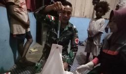 Personel Satgas Yonif MR 411 Bantu Persalinan Warga di Tapal Batas RI-PNG - JPNN.com