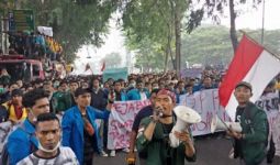 Ribuan Mahasiswa Aksi di Depan Gedung DPRD Sumut, Ini 10 Tuntutan Mereka - JPNN.com
