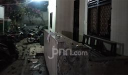 Massa Serang Pos Polisi di Palmerah - JPNN.com