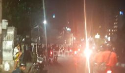 Petamburan Tegang, Massa Demo Ricuh Berlarian Dikejar Polisi - JPNN.com