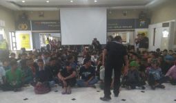 2 Orang Bukan Pelajar Pakai Seragam Sekolah, Diadang saat Menuju Lokasi Demo - JPNN.com