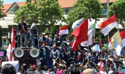 Ribuan Massa Surabaya Menggugat Terdiam Mendengar Selawat Berkumandang - JPNN.com