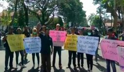 Aksi Solidaritas: Kecam Tindakan Represif Oknum Polisi pada Jurnalis Saat Demo Mahasiswa - JPNN.com