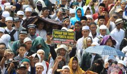 Novel: PA 212 Dukung Aksi Menuntut Jokowi Mundur - JPNN.com