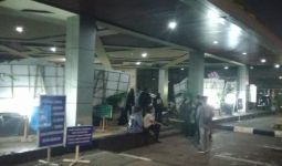 Patut Dicontoh, Usai Unjuk Rasa di Gedung DPRD, Massa Bersihkan Sampah - JPNN.com