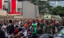 Demo Dijaga Ketat TNI, Tak Ada Pelajar yang Berani Lempar Batu dan Ricuh di Slipi Petamburan - JPNN.com