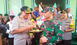 So Sweet HUT TNI, Dandim Dapat Kejutan dari Kapolres - JPNN.com