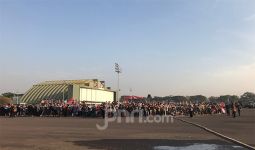 Ribuan Warga Rela Berjemur Demi Saksikan Parade HUT ke-74 TNI - JPNN.com