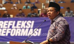 Menteri Erick Ajak Rakyat Sumbang Vitamin ke Nakes, Fahri Hamzah Merespons Begini - JPNN.com