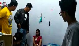 Dua Janda Muda Ini Sedang Asyik Dalam Kamar Saat Polisi Datang - JPNN.com