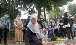 Solidaritas Emak-Emak Minta Polisi Bebaskan Pelajar dan Mahasiswa - JPNN.com