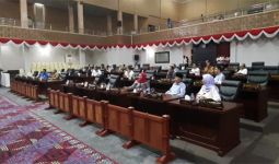 10 dari 45 Anggota DPRD Gadaikan SK Buat Pinjam Uang - JPNN.com