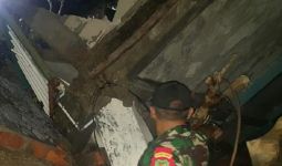 Dua Rumah Warga Rusak, Satu Orang Terluka Akibat Tertimpa Tembok Mal - JPNN.com