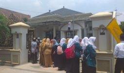 Rumah Duka Mahasiswa Kedokteran Fairuz Anata yang Meninggal di JTTS Dibanjiri Pelayat - JPNN.com