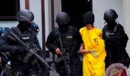 Densus 88 Antiteror Geledah Rumah Terduga Teroris, Isinya Mengejutkan - JPNN.com