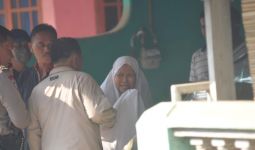 Nenek Rizki Menangis Saat Rumahnya Kembali Digeledah Densus 88 Antiteror - JPNN.com