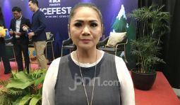 Vina Panduwinata Sesenggukan Cerita Jelang Kepergian Sang Ibunda - JPNN.com