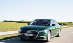 Kini, Audi A8 Bisa Melaju bak Siluman - JPNN.com