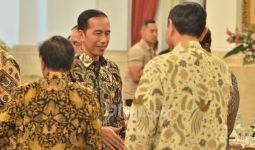 Perpisahan dengan Menteri, Jokowi Minta Maaf Sering Telepon Tengah Malam - JPNN.com