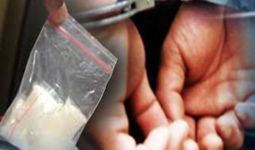 Edarkan Narkoba di Depan Rumah Sakit, Empat Pria Dibekuk di Kampung Ambon - JPNN.com