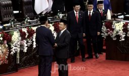Standing Applause untuk Pak JK di Pelantikan Jokowi - Ma'ruf - JPNN.com