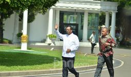 Mahfud MD Tiba di Istana Memakai Kemeja Putih, Tergesa-gesa, Tak Tahu Kenapa - JPNN.com