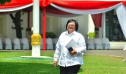 Jokowi Masih Mempertahankan Siti Nurbaya Bakar di Kabinet Baru - JPNN.com