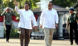 Iwan Fals Komentari Busana Prabowo Subianto - JPNN.com
