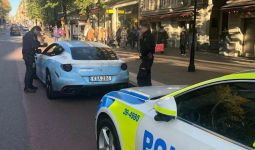 Ferrari FF Berkamuflase ala Mobil Polisi Mencuri Perhatian - JPNN.com