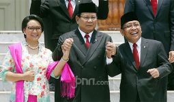 Respons Menhan Prabowo Subianto soal Larangan PNS Bercadar - JPNN.com