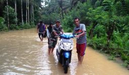 Hujan Turun, Ratusan Rumah Warga Terendam Banjir - JPNN.com