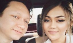 Rina Nose Semringah Pamer Status Barunya - JPNN.com