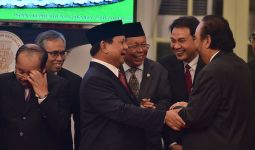 Prabowo dan Surya Paloh Terlihat Akrab di Istana - JPNN.com
