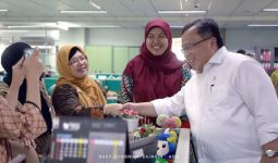 Menyalami Pegawai Tiap Lantai, Menteri Bambang Disambut Hangat - JPNN.com