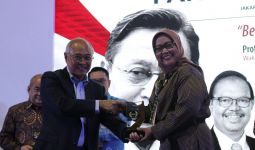 Ade Yasin Bawa Kabupaten Bogor Raih Anugerah Pandu Negeri 2019 - JPNN.com