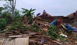 Puting Beliung Terjang Cianjur, Rumah Warga Rusak Berat - JPNN.com